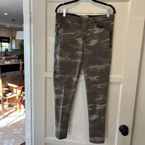 Democracy Women's "Ab"solution ankle-skimmer camouflage jeans, size 10